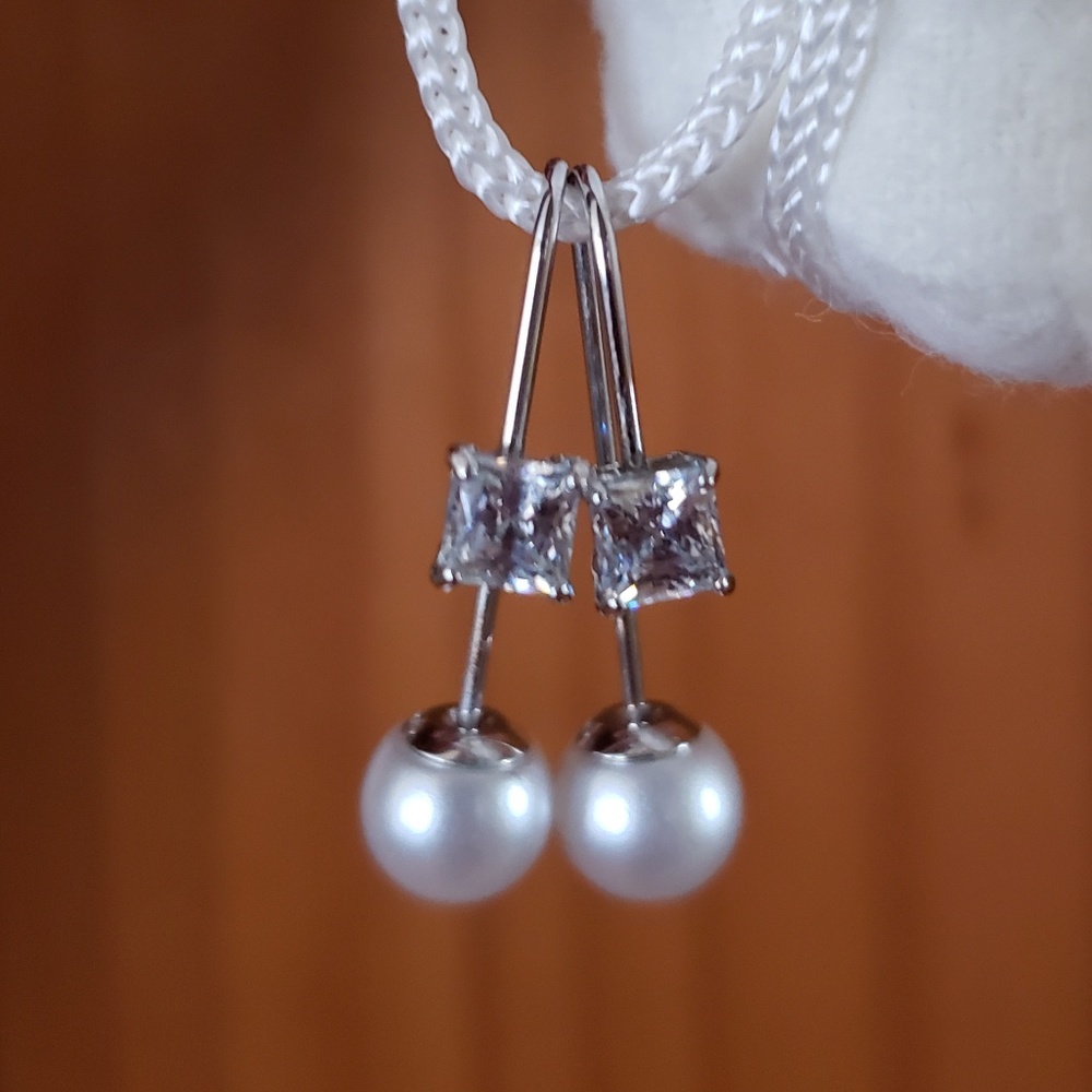 Swarovski crystal earring with pearls